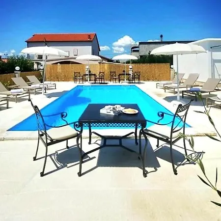 Olive Garden Holiday home Posedarje