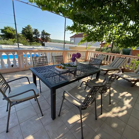 Casa de Férias Olive Garden Posedarje