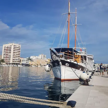 Casa de Férias Olive Garden Posedarje